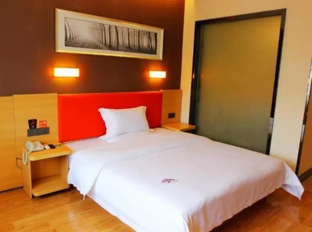 Premium Queen Room photo 3