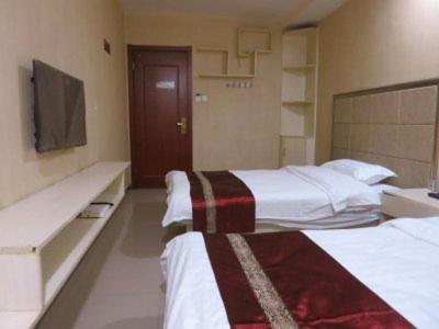 Economy Triple Room with Shared Bathroom photo 2