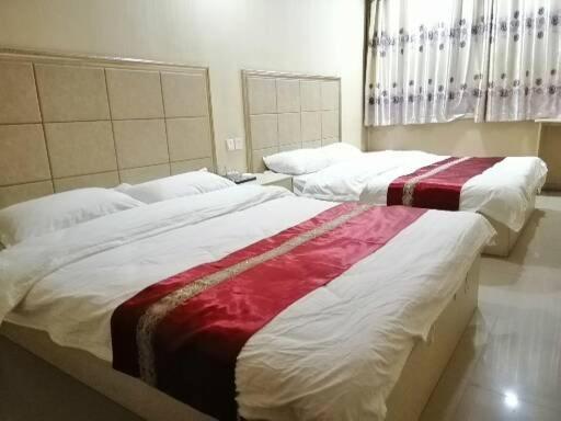Economy Quadruple Room with Shared Bathroom photo 3