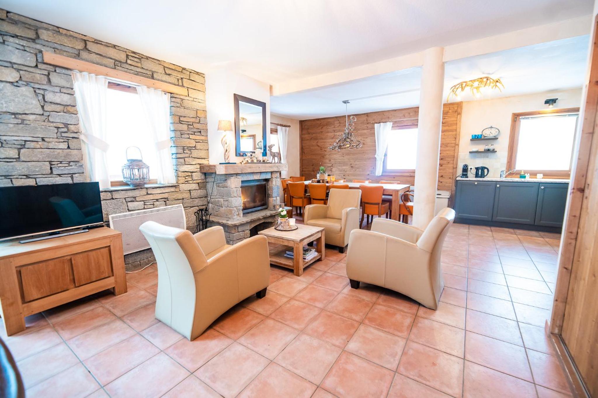 Superior Five-Bedroom Chalet (12 Persons) photo 2