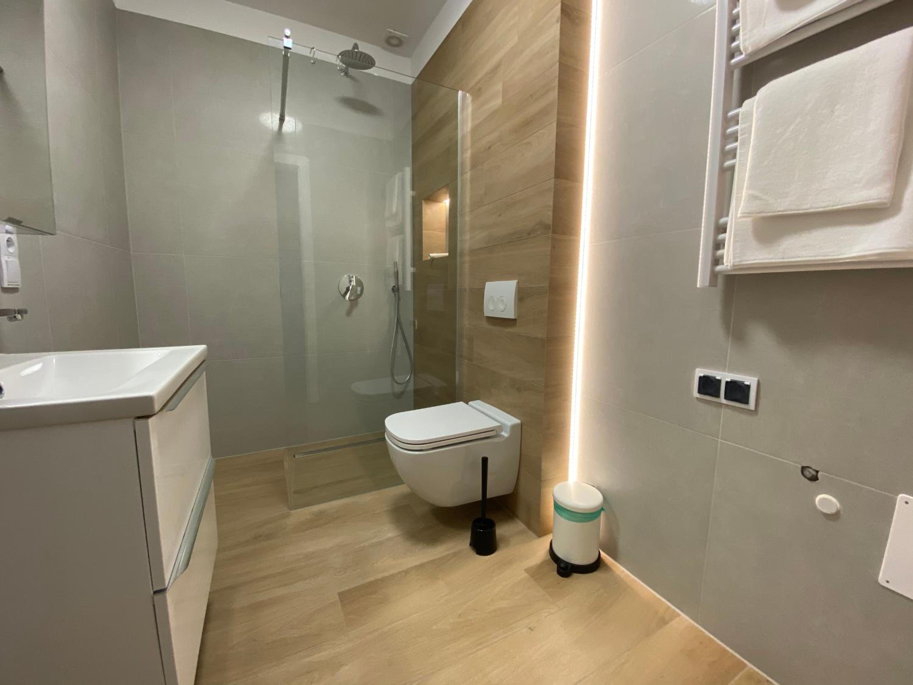 One-Bedroom Apartment - Photo 6