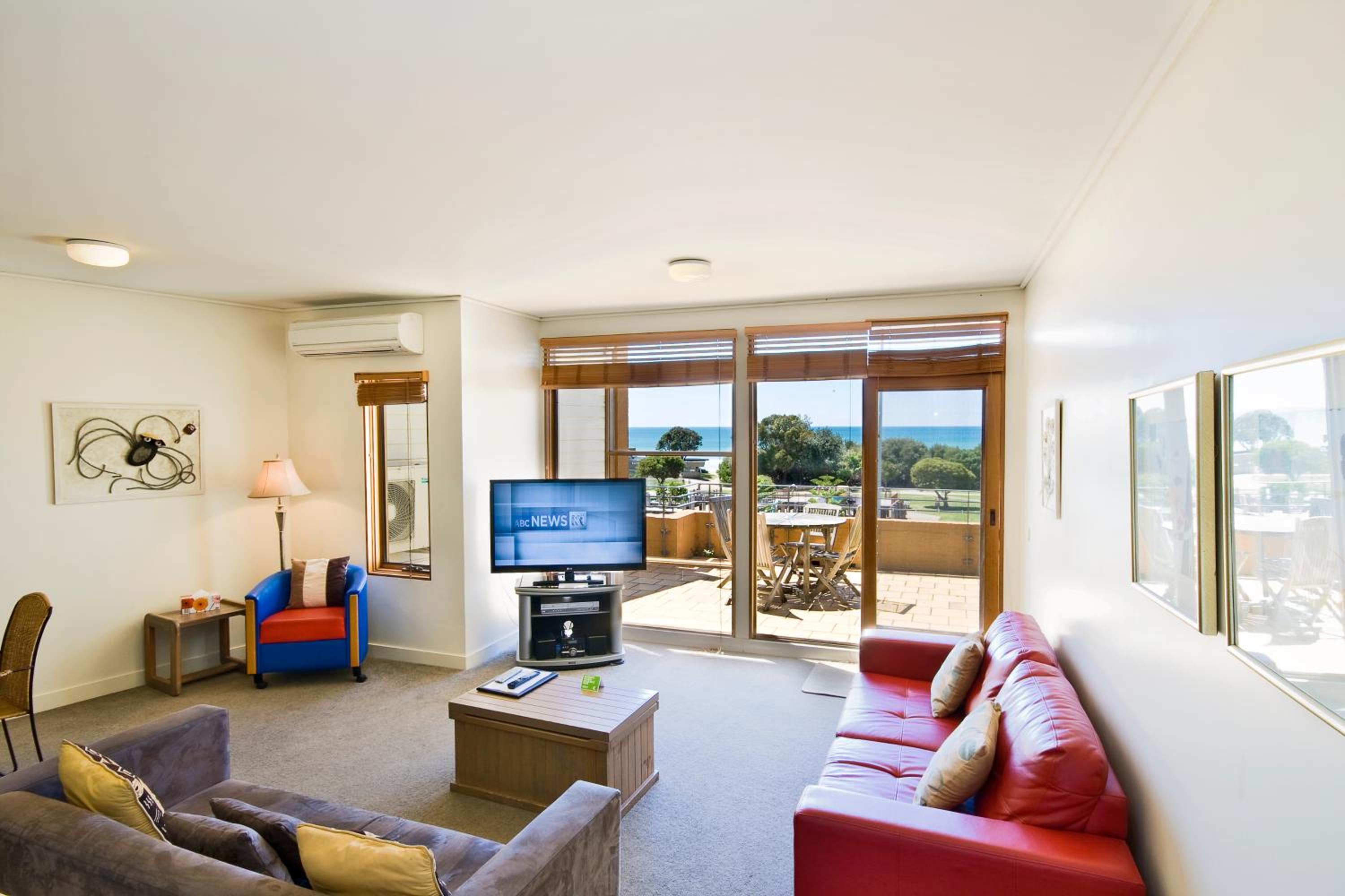 Three-Bedroom Apartment with Ocean View photo 2