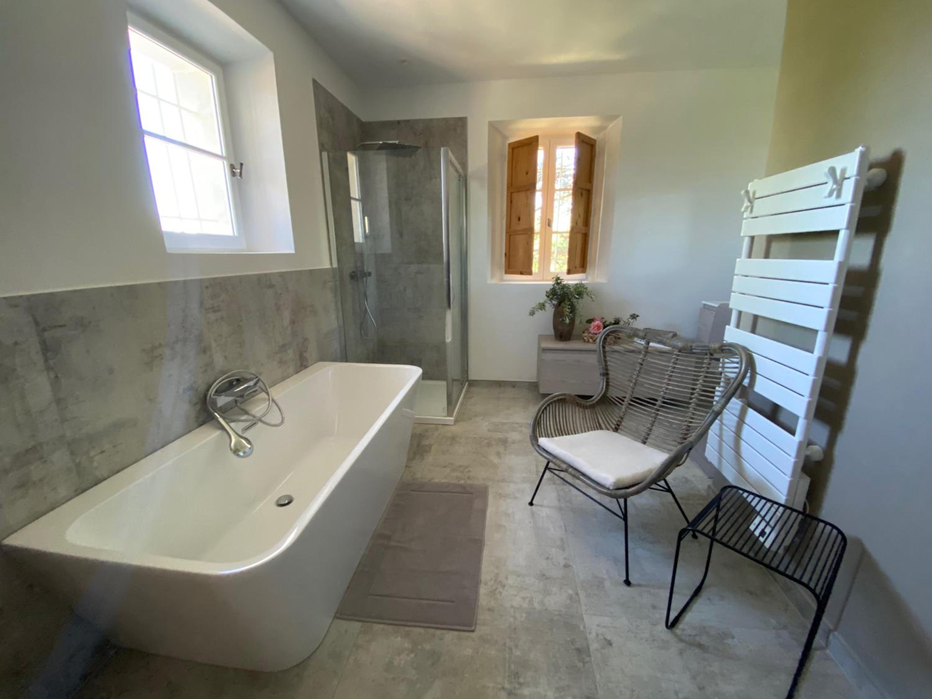 Deluxe Double Room with Bath photo 2