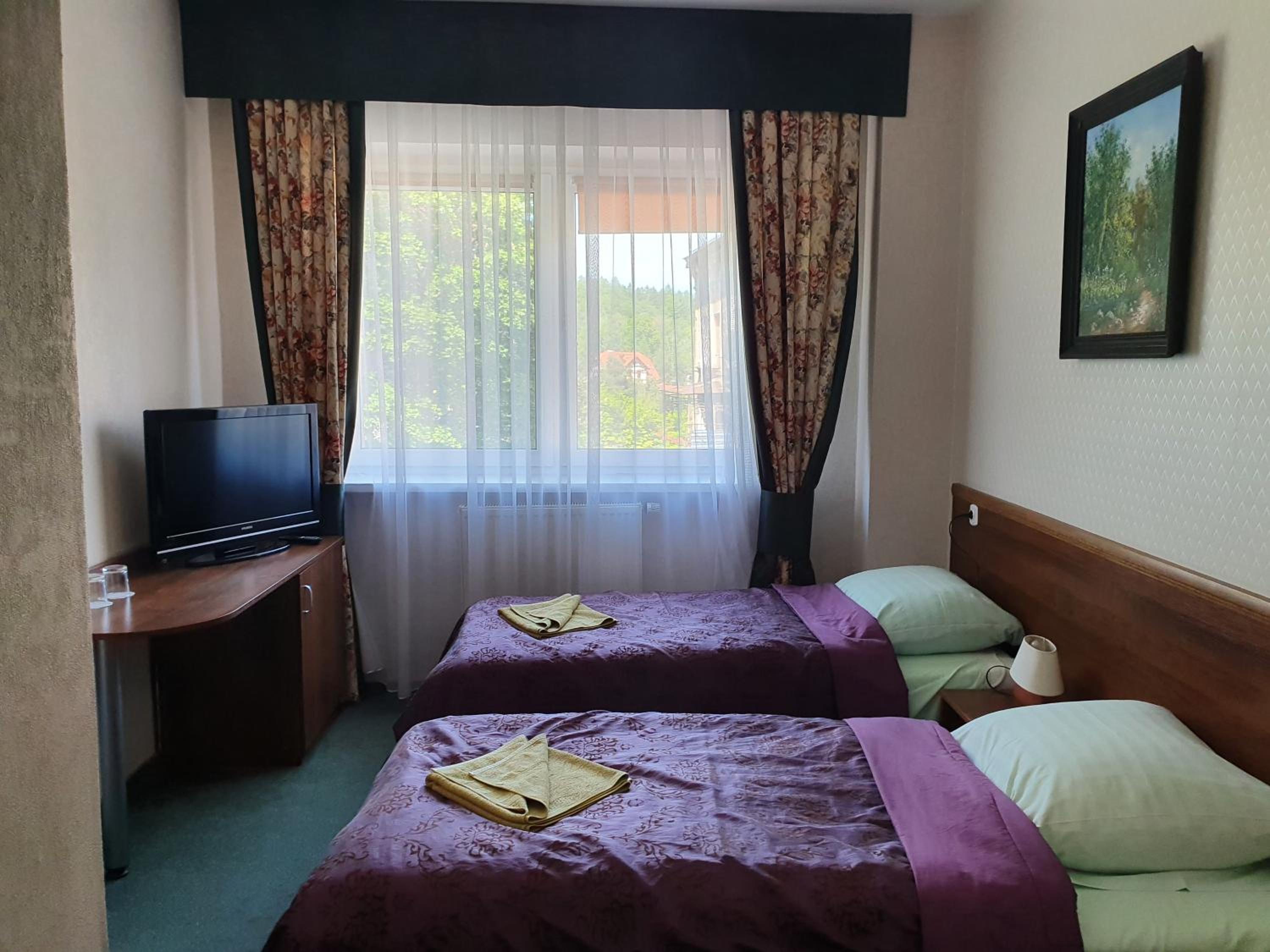 Small Twin Room - Photo 1