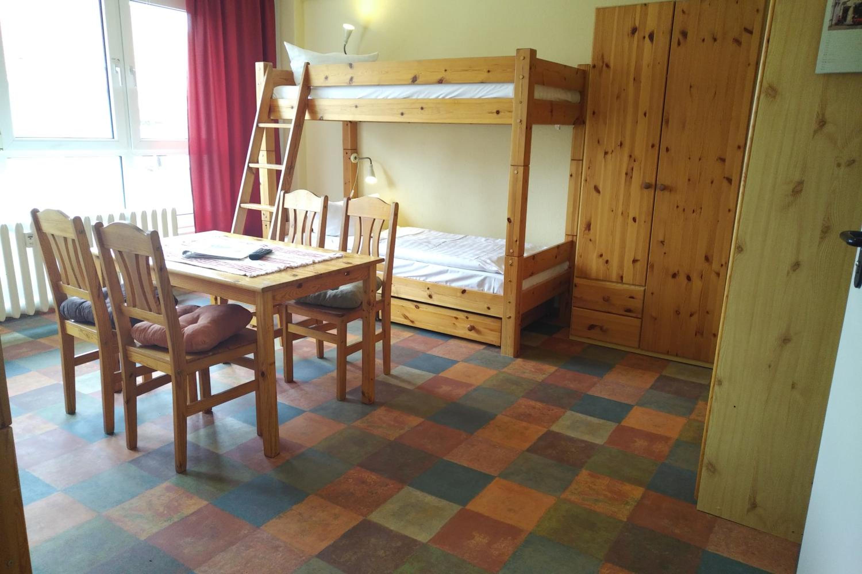 Quadruple Room with Shared Bathroom photo 2