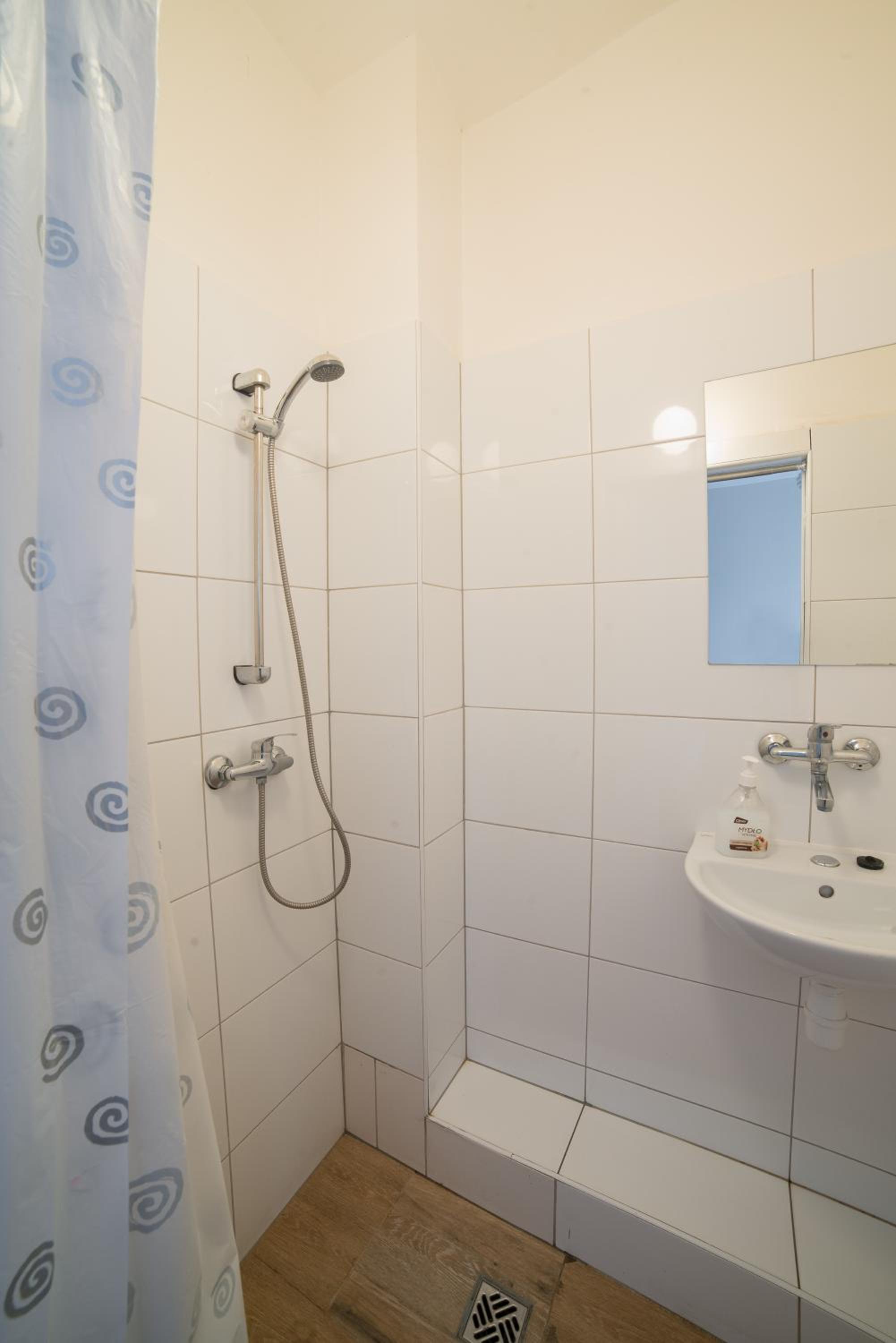Small Twin Room - Photo 2