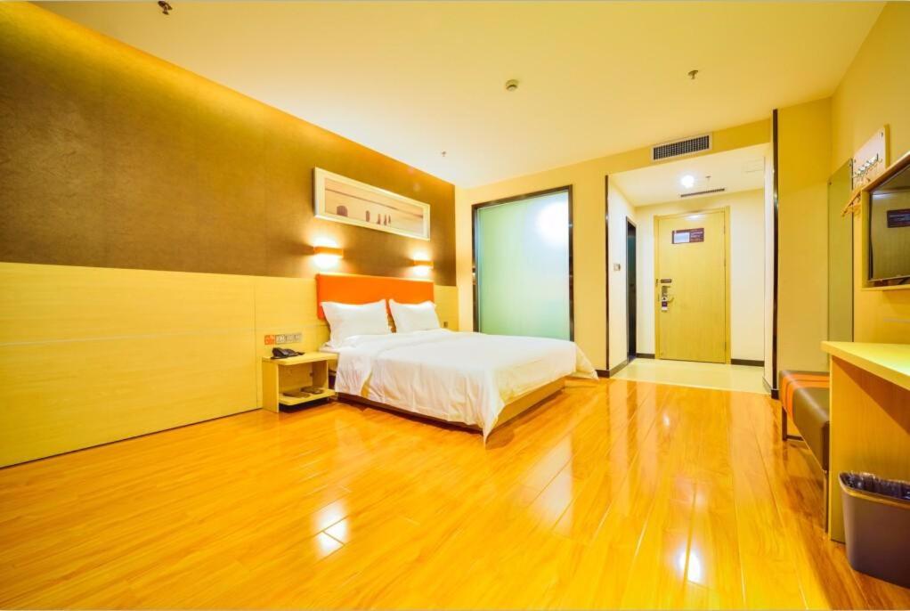 Premium Queen Room photo 2