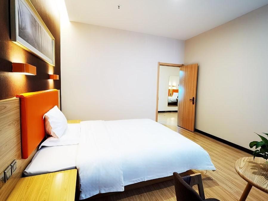 Deluxe King Suite photo 2