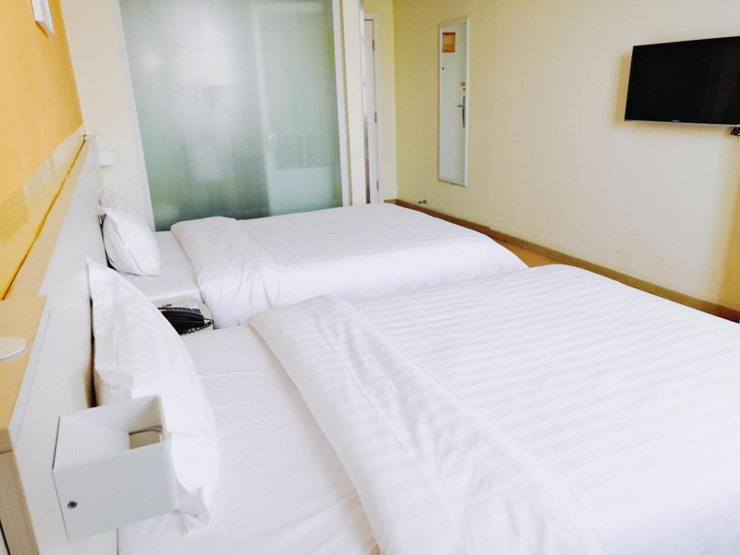 Business Twin Room photo 2