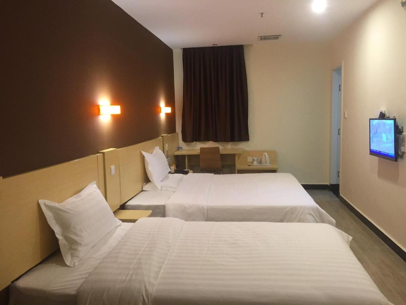 Business Twin Room photo 2