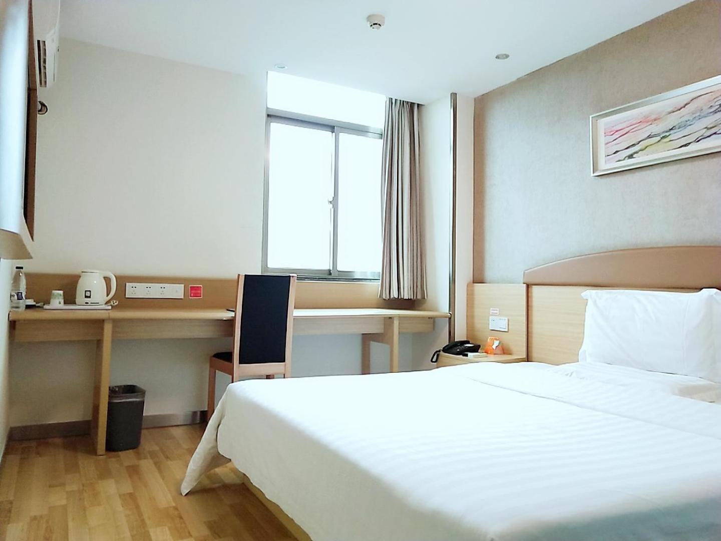 Superior Queen Bed Room