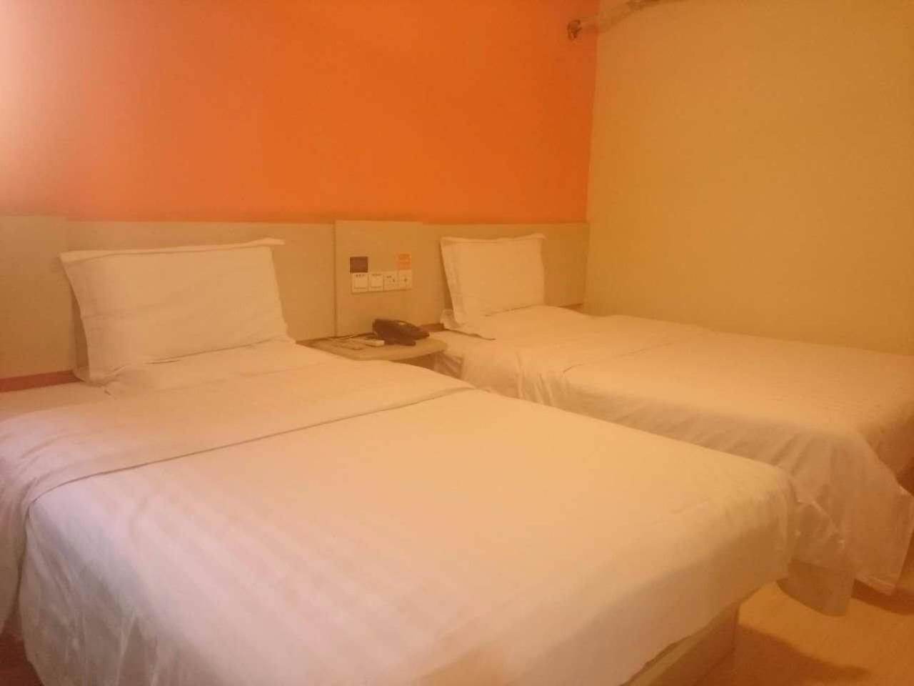 Business Twin Room photo 1