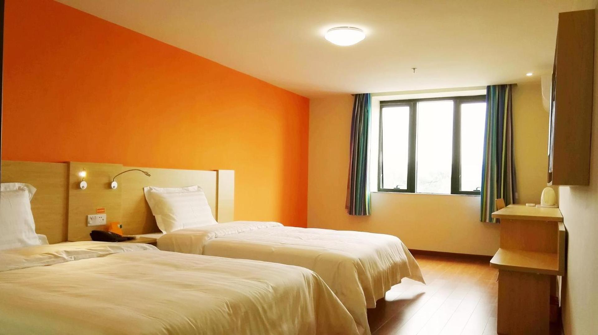 Comfortable Twin Room