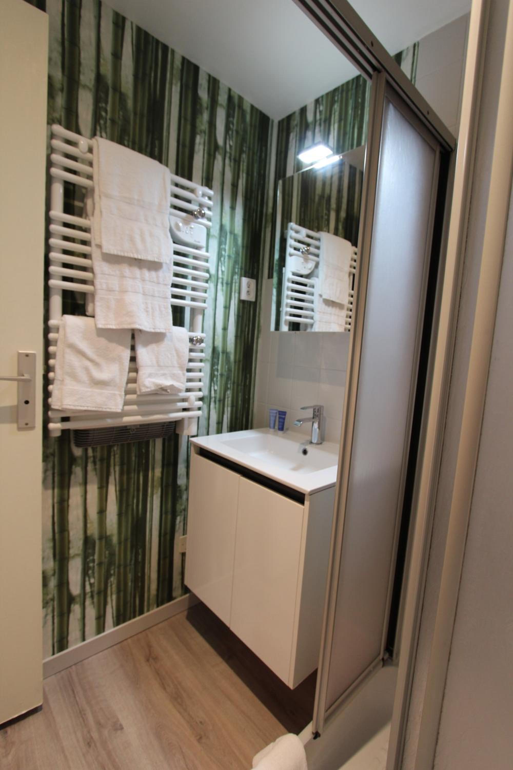 Small Double or Twin Room photo 3