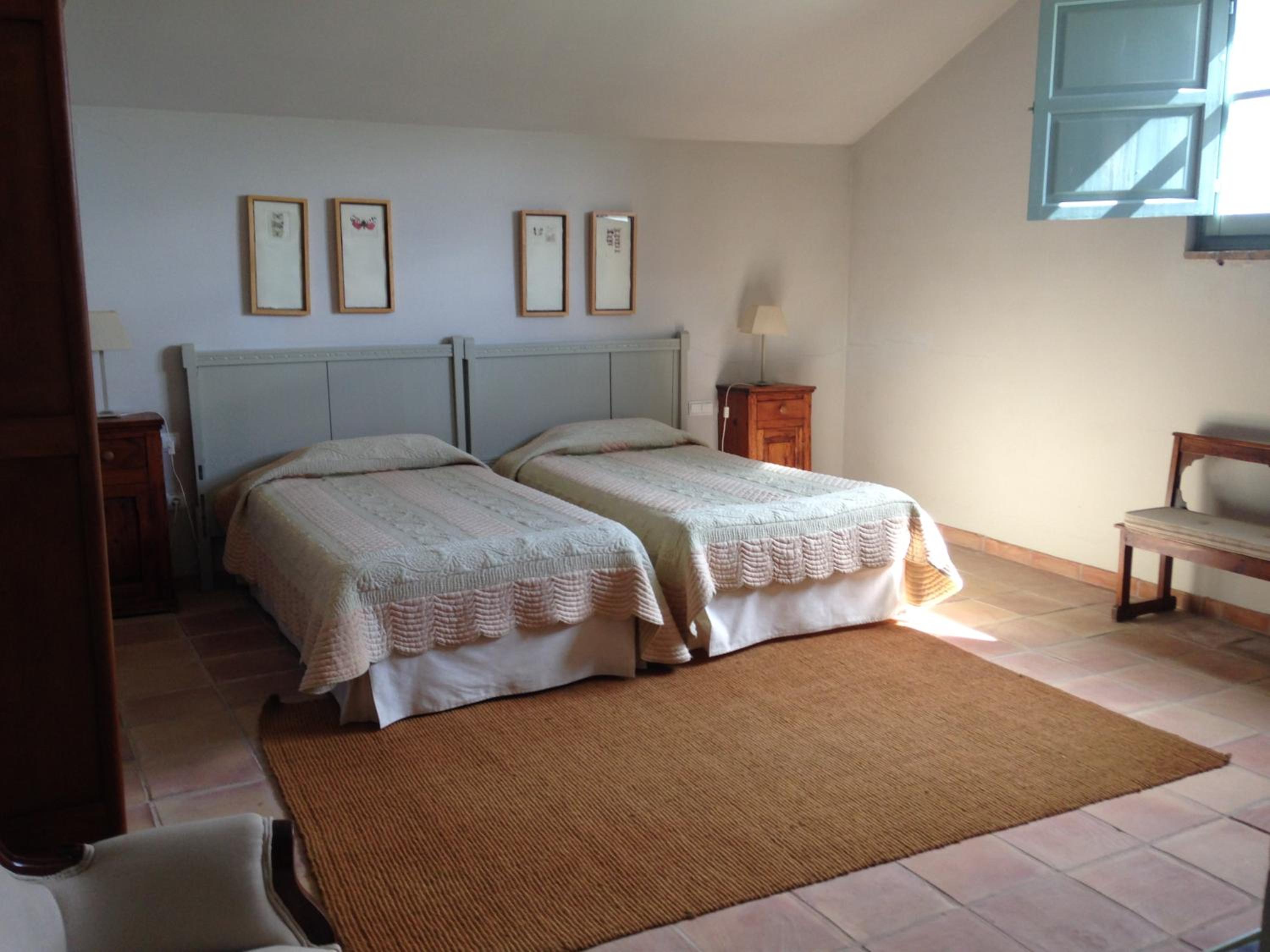 Twin Room - Photo 3