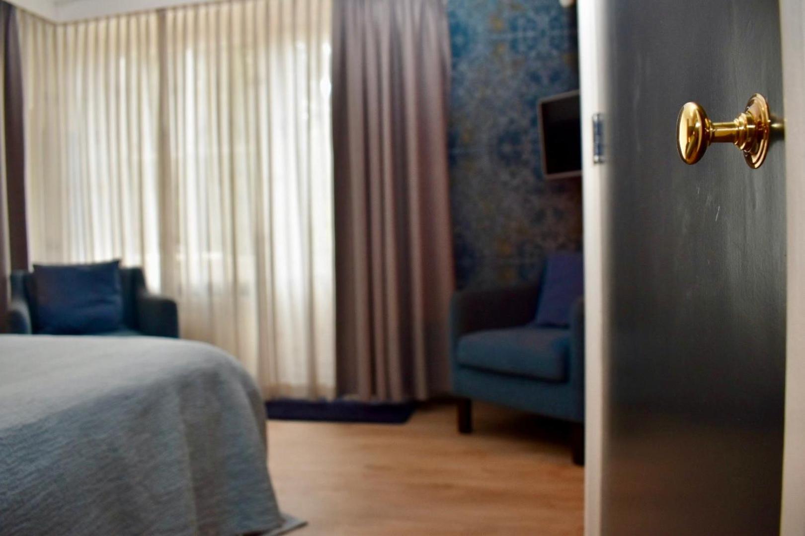 Deluxe King Room photo 3