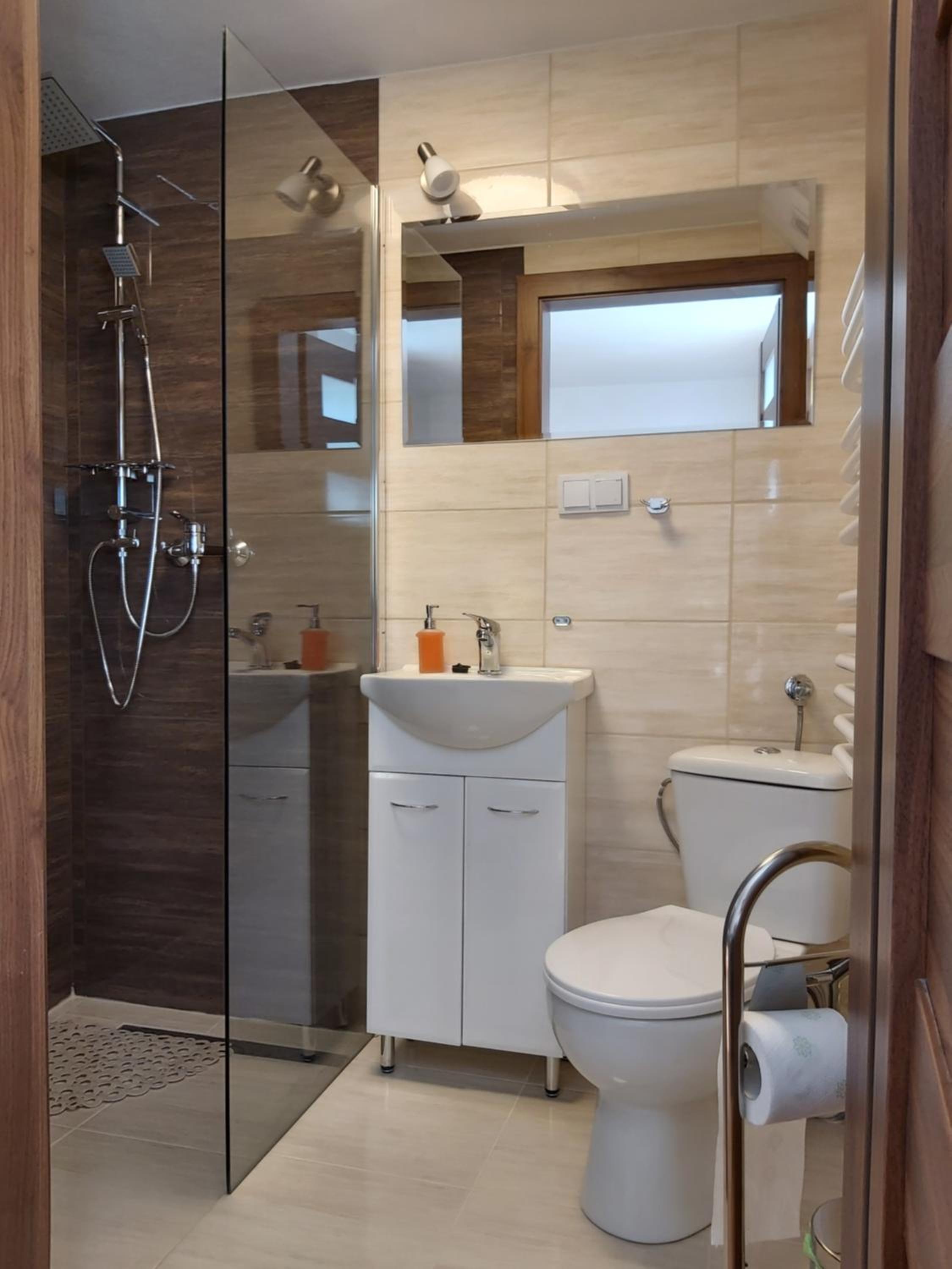 Quadruple Room with Private Bathroom - Photo 2