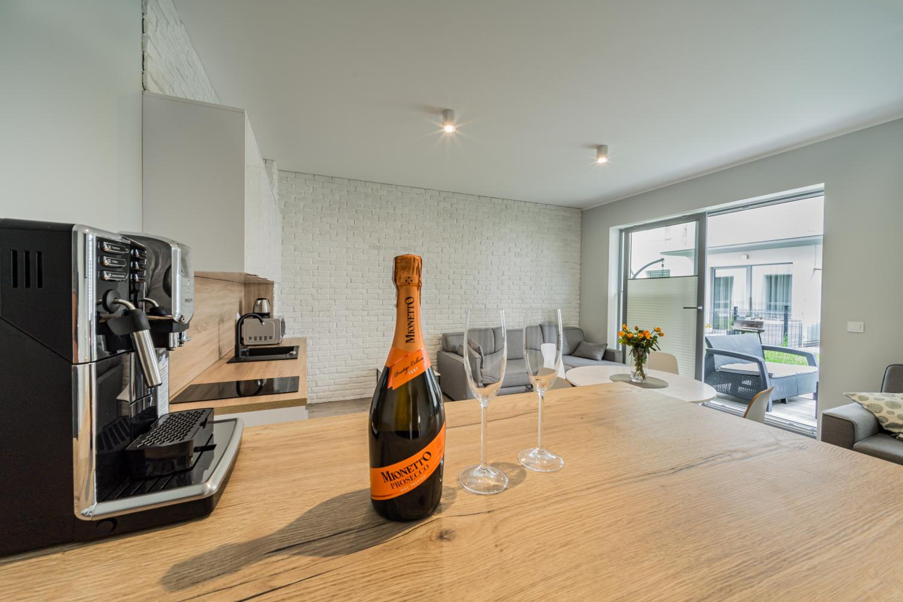 Apartment with Terrace - Photo 19