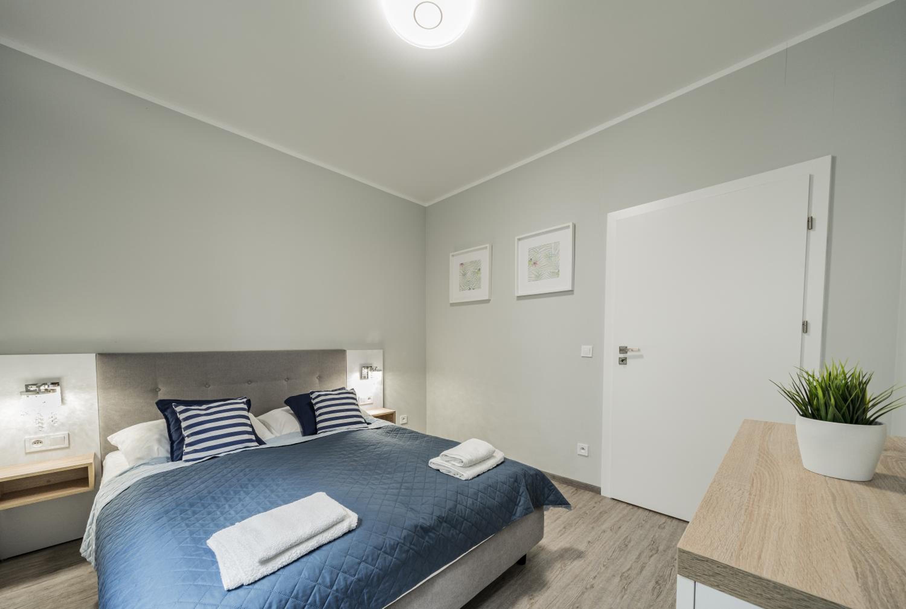 Apartment with Terrace - Photo 29