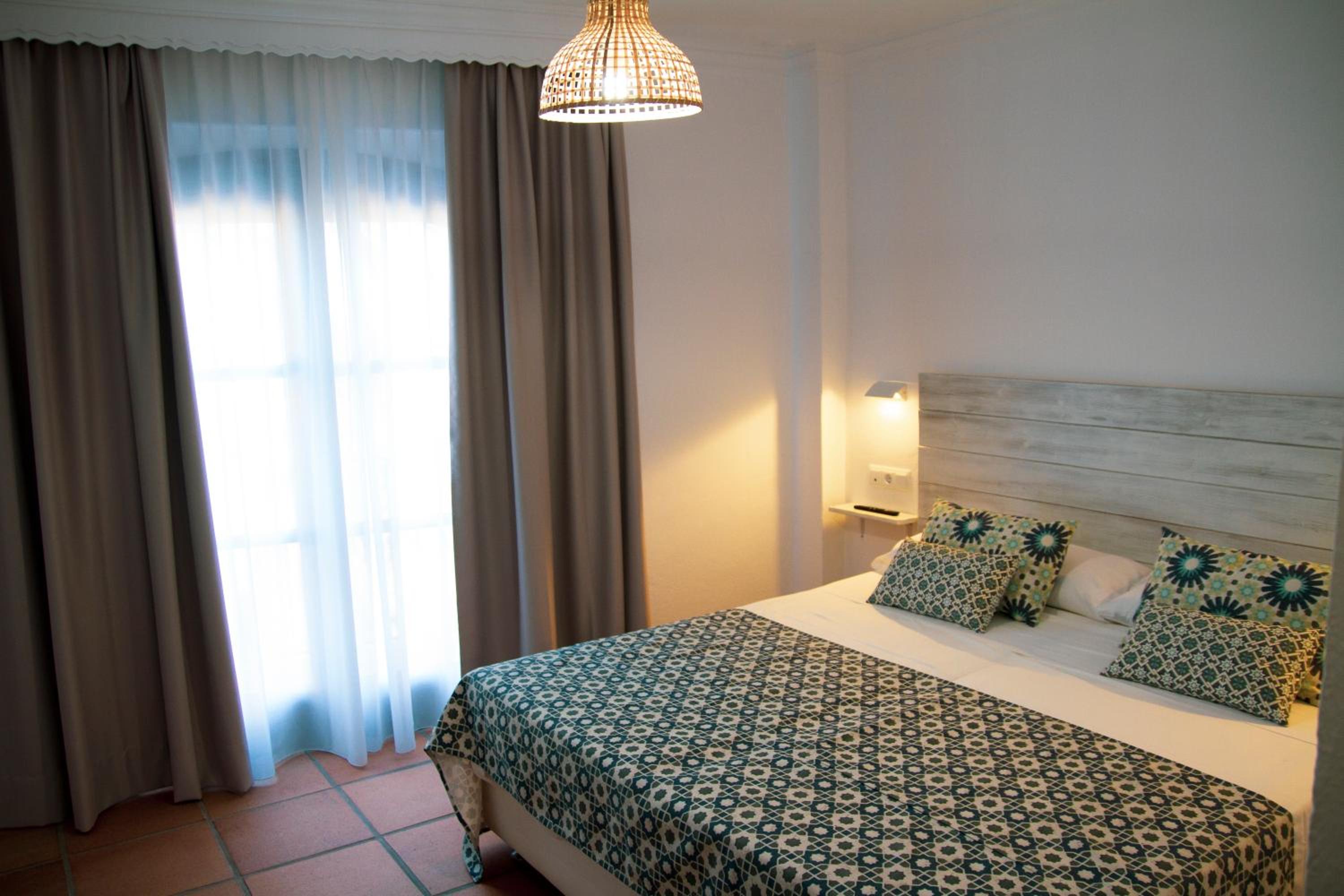 Deluxe Double Room with Balcony and Sea View