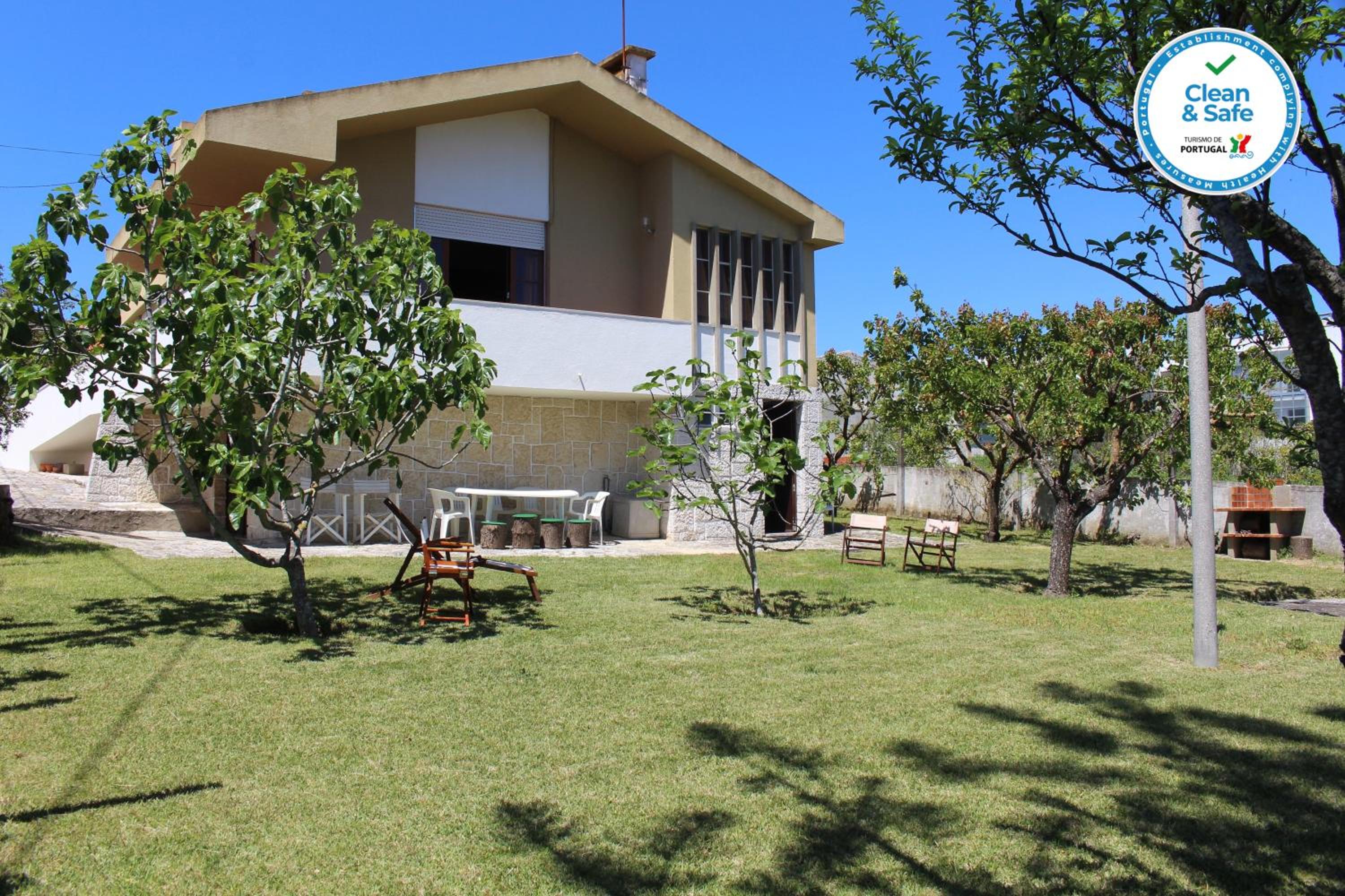 Six-Bedroom House photo 2