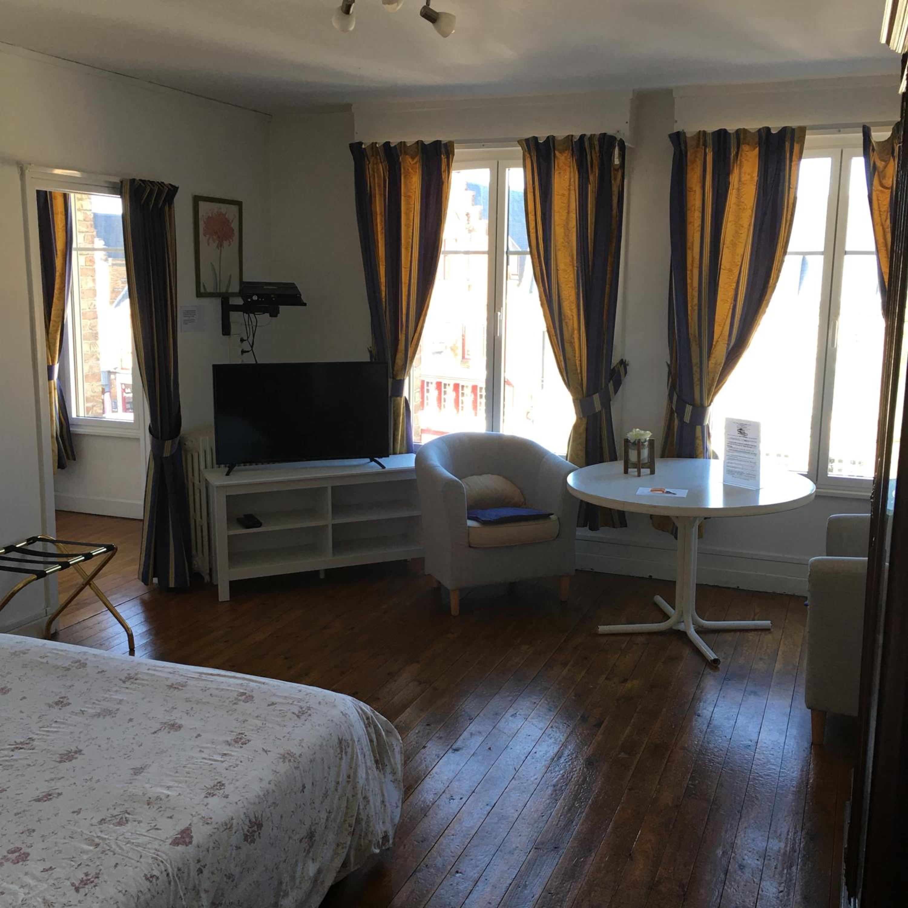 Large Double Room photo 3