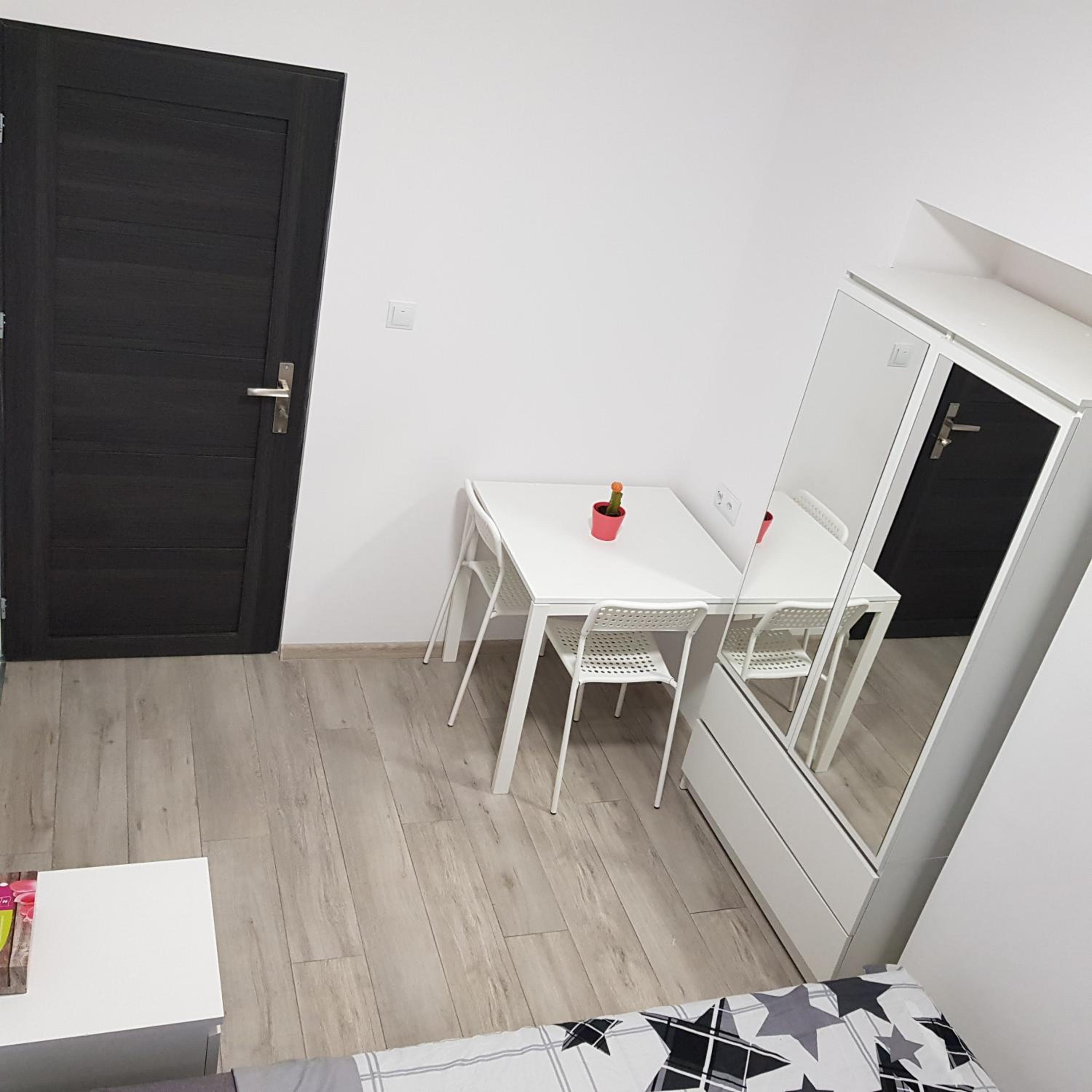 Budget Double Room - Photo 5