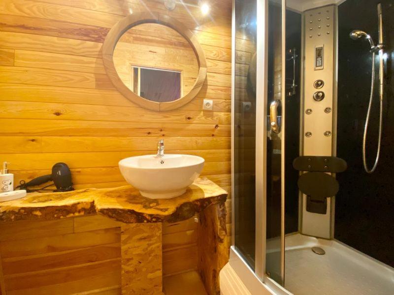 Double Room with Private External Bathroom - Photo 1