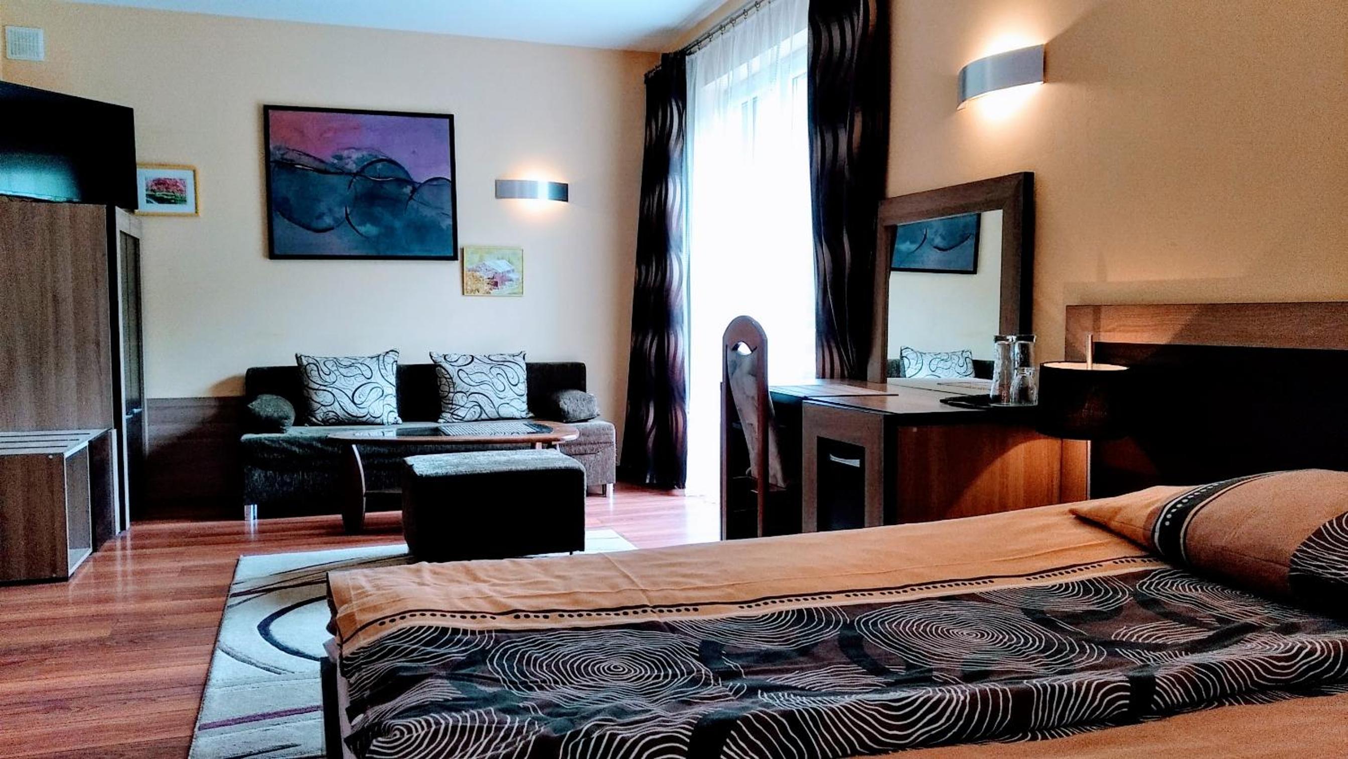 Large Double Room photo 3