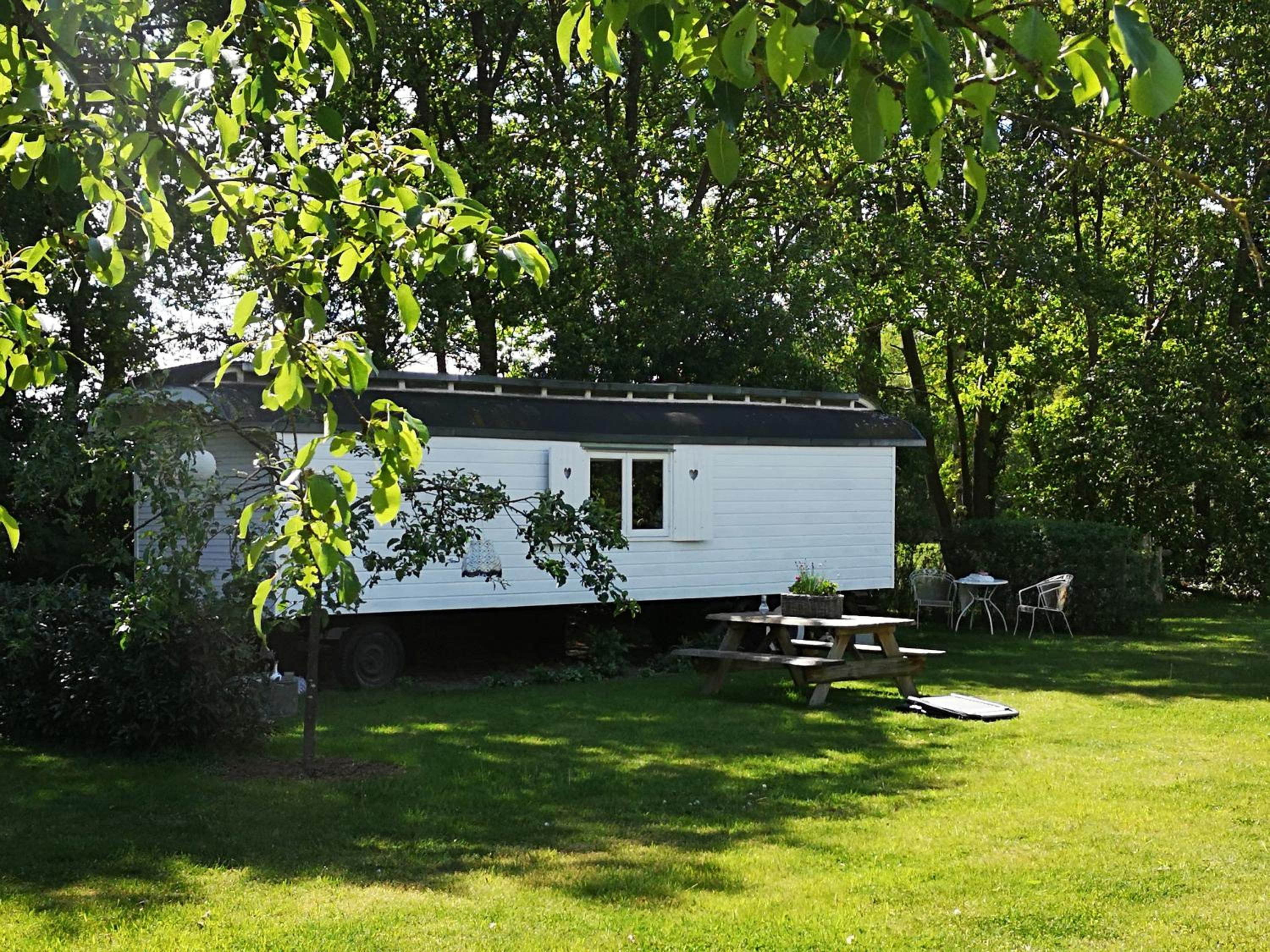 Deluxe Double Room (2 Adults + 1 Child) photo 1