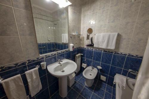 Double Room with Street View - Photo 3