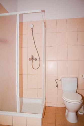 Quadruple Room with Private Bathroom photo 2