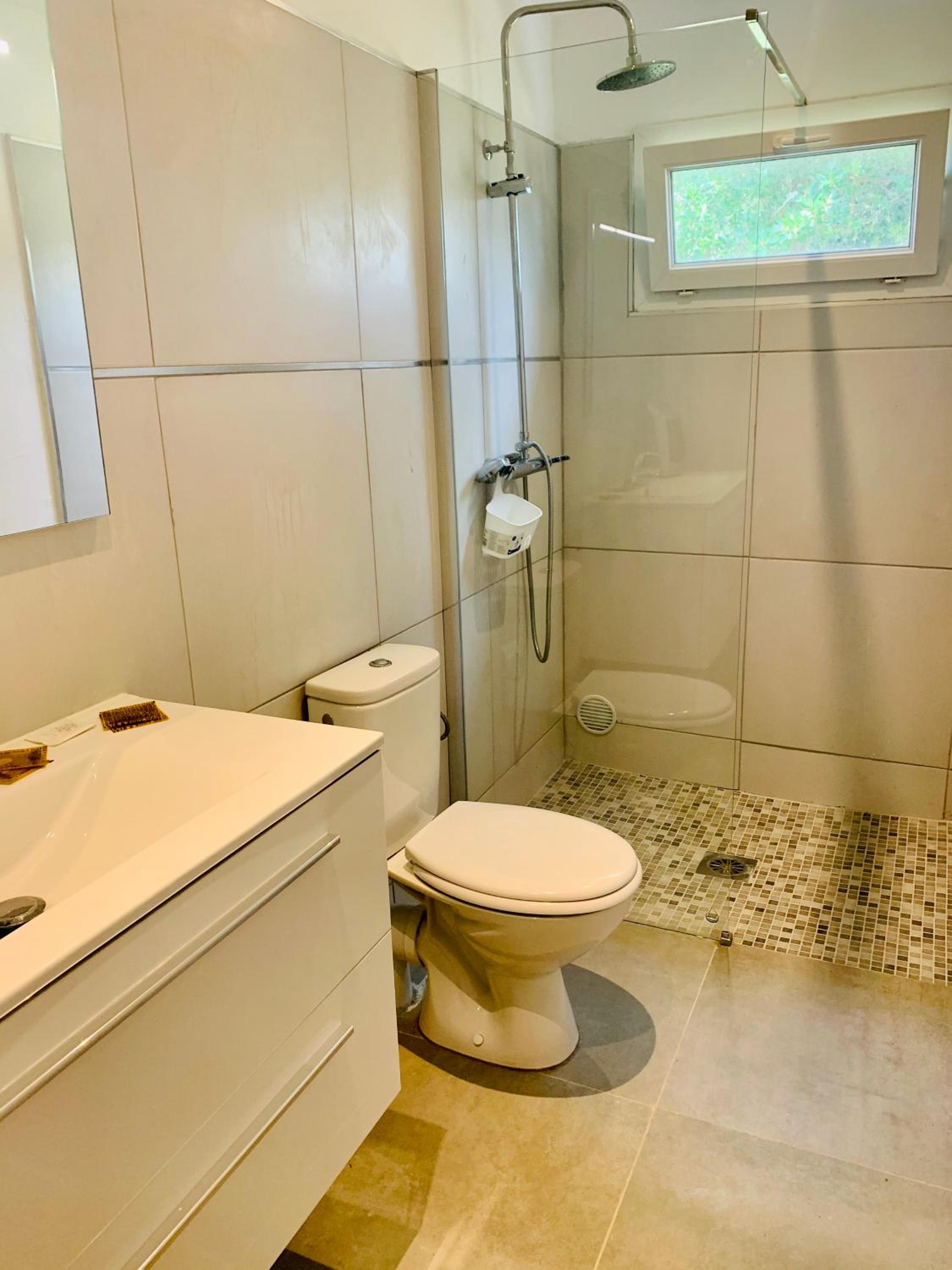 One-Bedroom Apartment - Photo 3