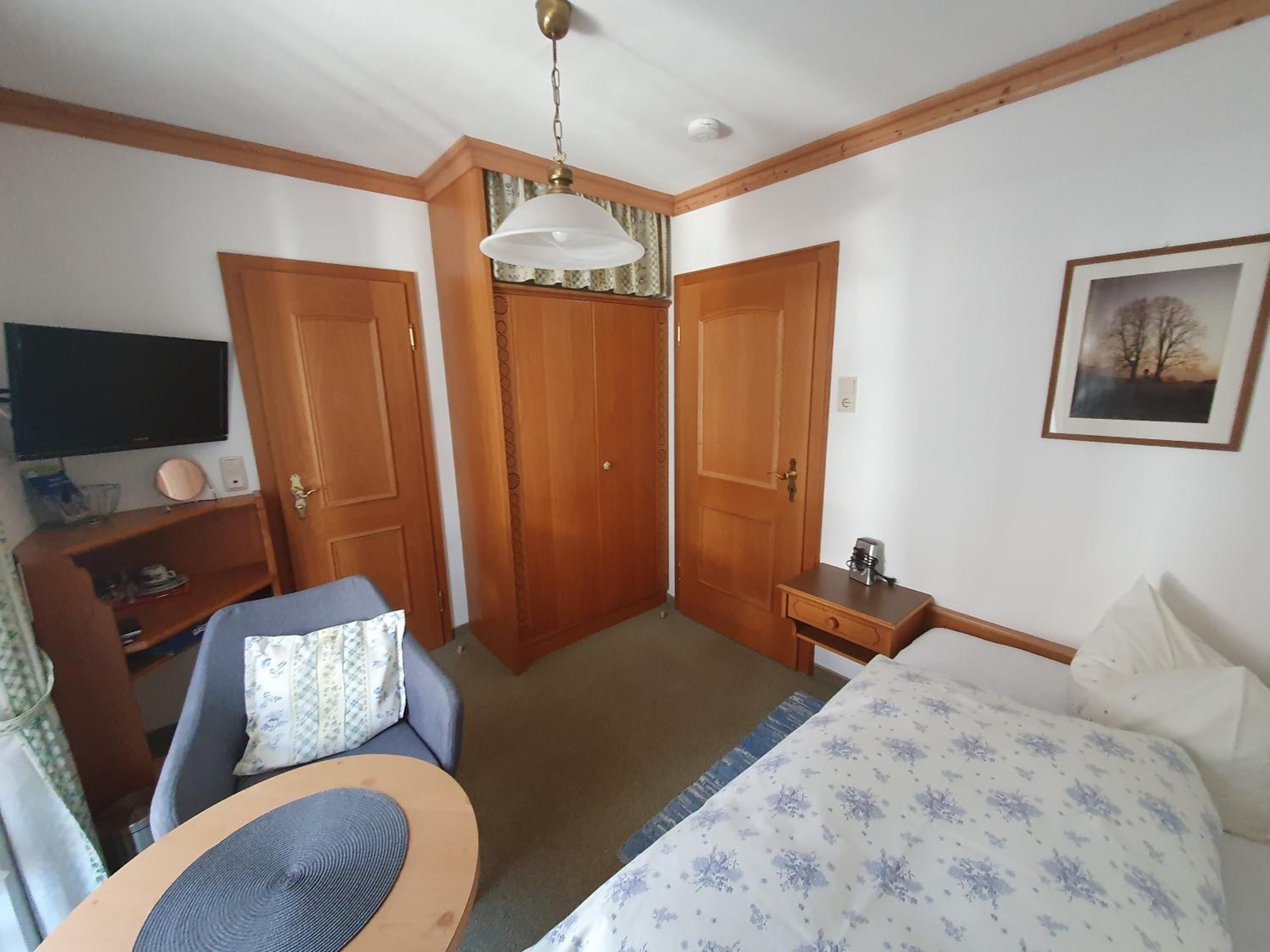 Single Room (1) photo 2