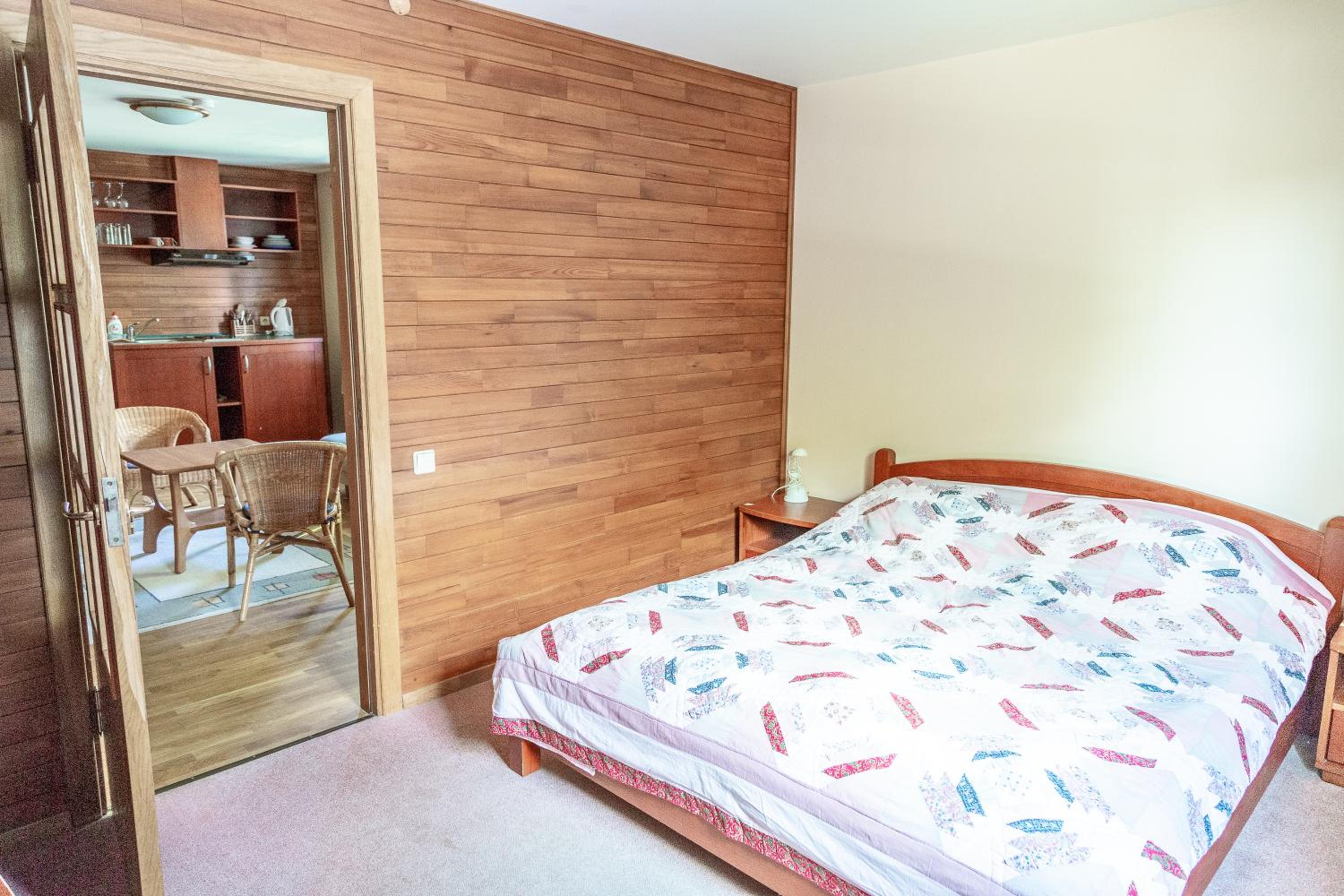 One-Bedroom Apartment - Photo 2