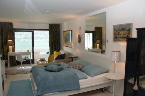 Double Room with Lake View and External Bathroom