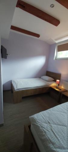 Standard Twin Room - Photo 2