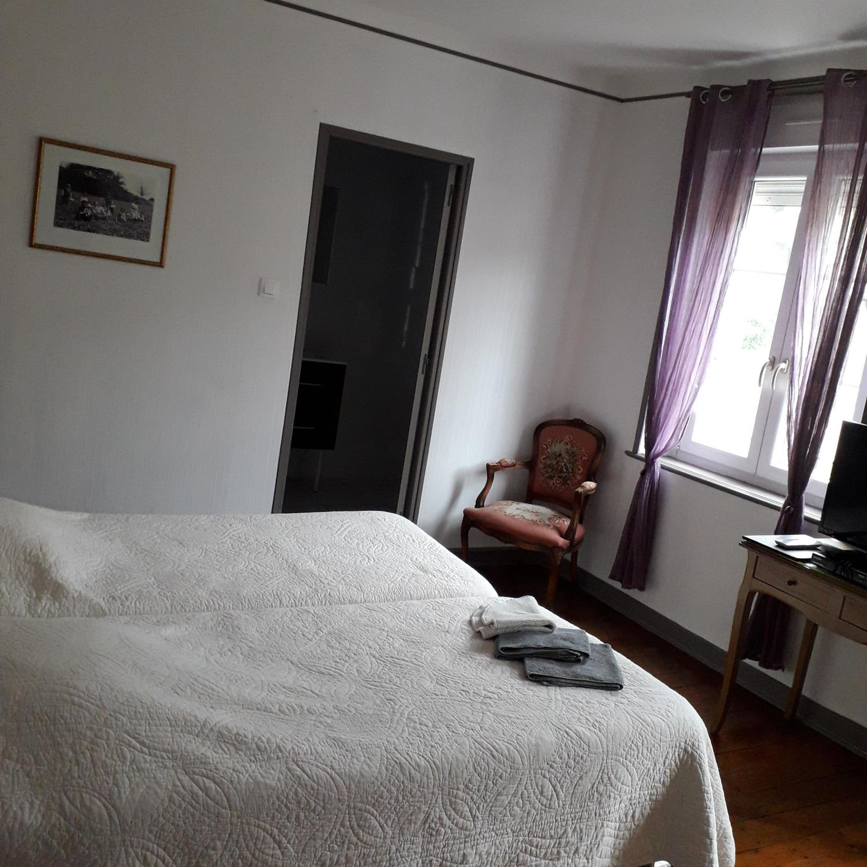 Twin Room with Private Bathroom - Photo 1