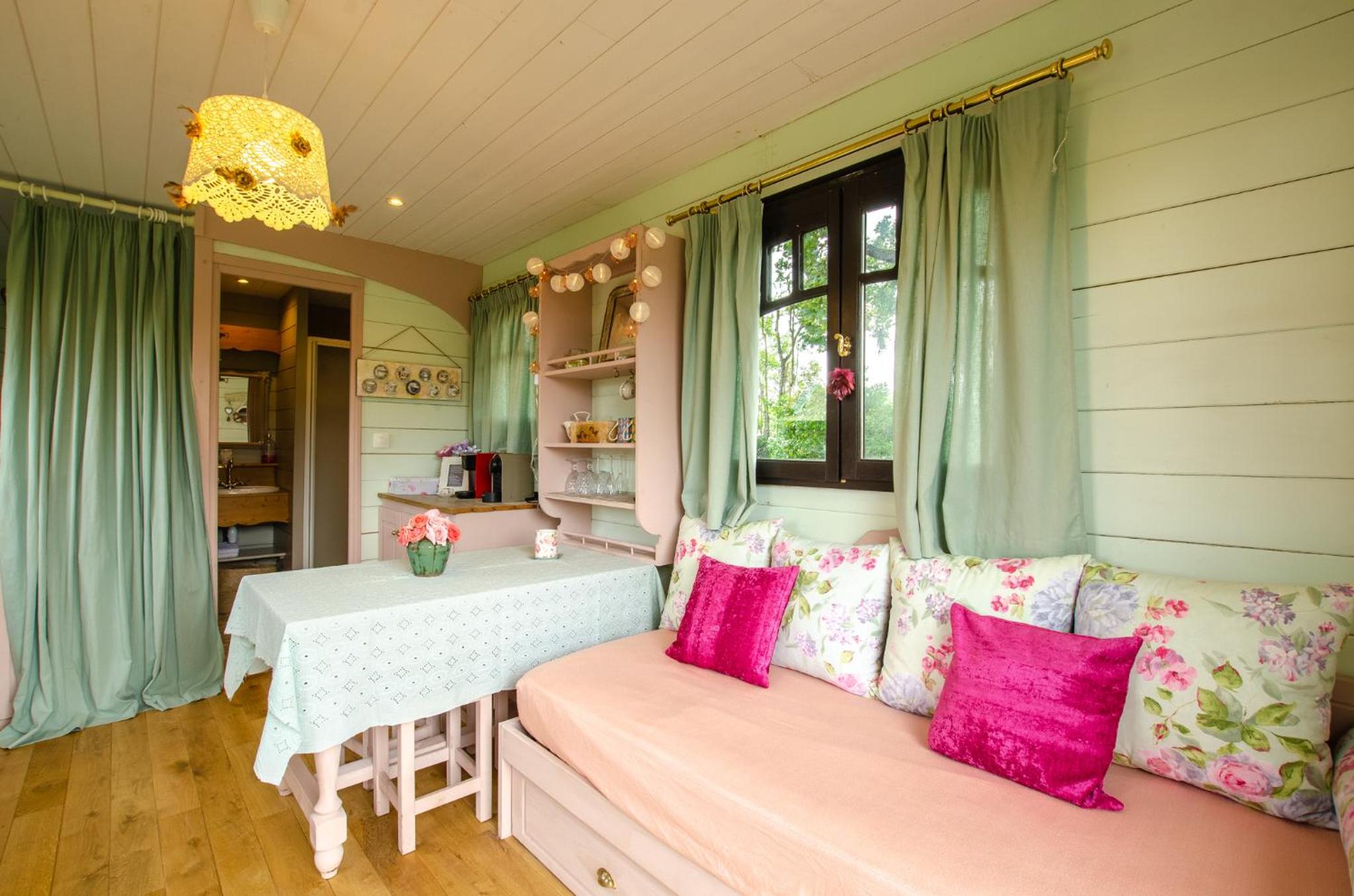 Family Room with Garden View photo 2