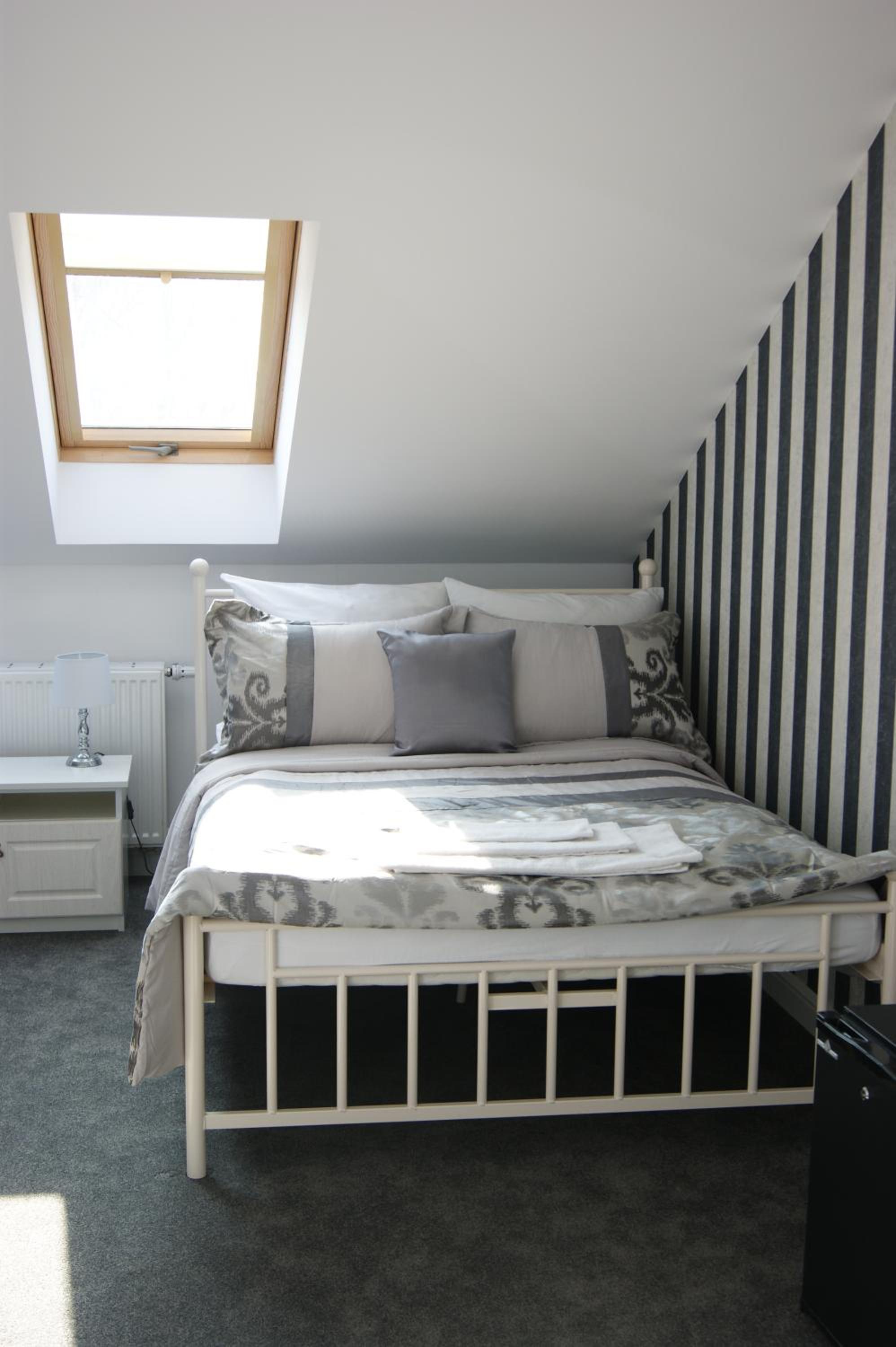 Deluxe Double Room (2 Adults + 1 Child) photo 3
