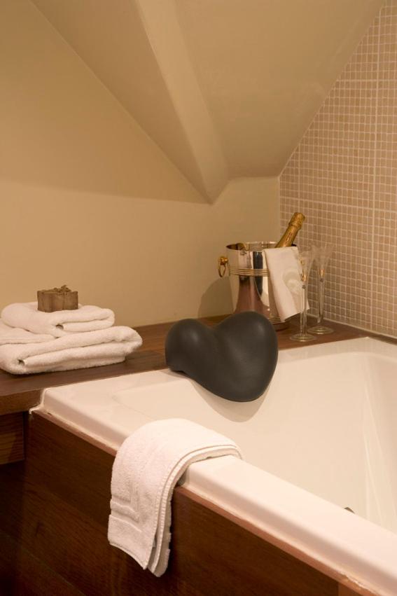 Double Room with Shared Toilet photo 2