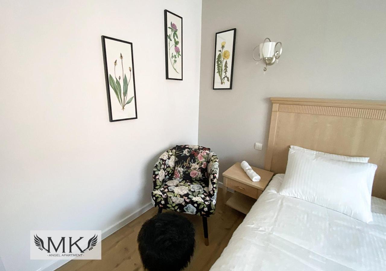 One-Bedroom Apartment - Photo 1