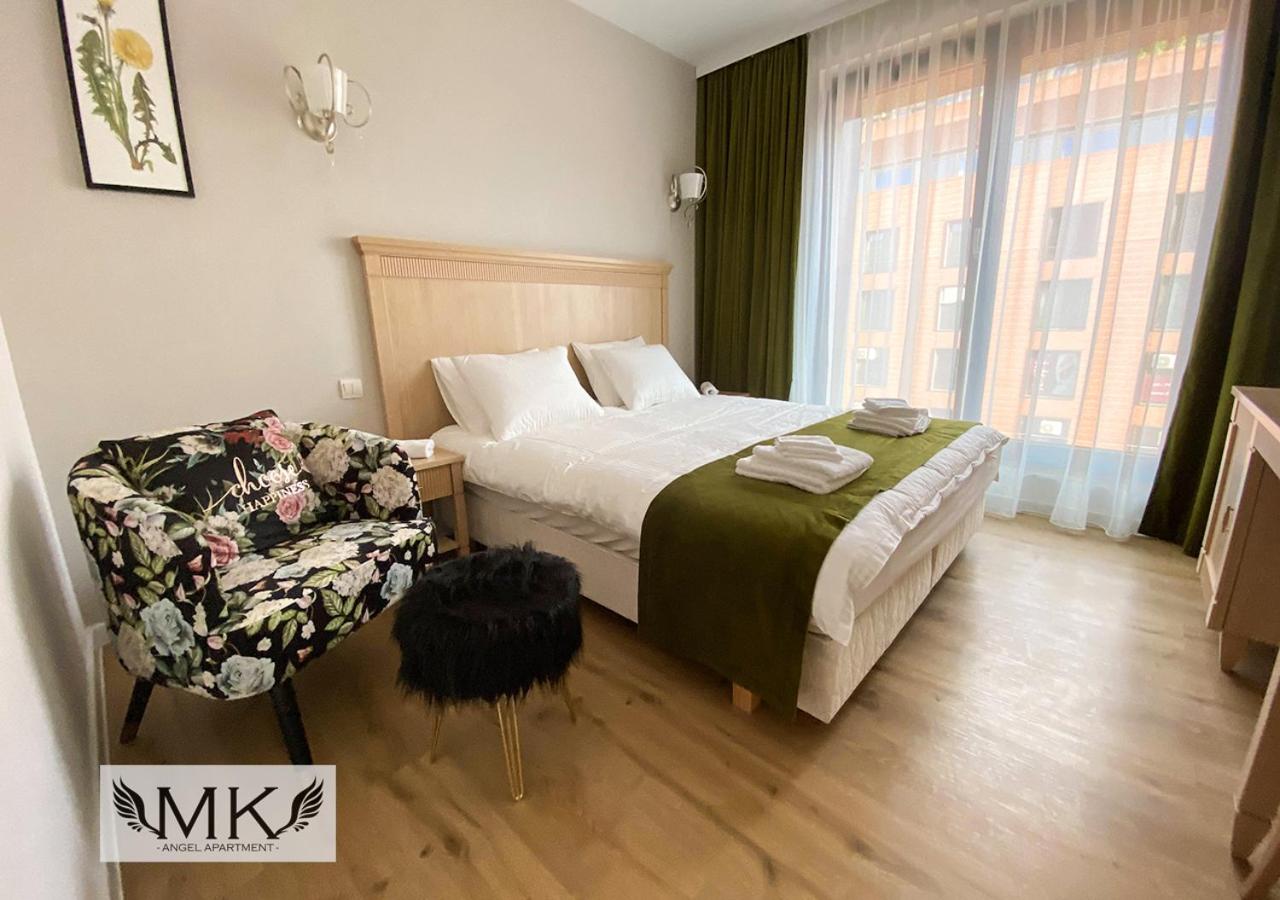 One-Bedroom Apartment - Photo 2