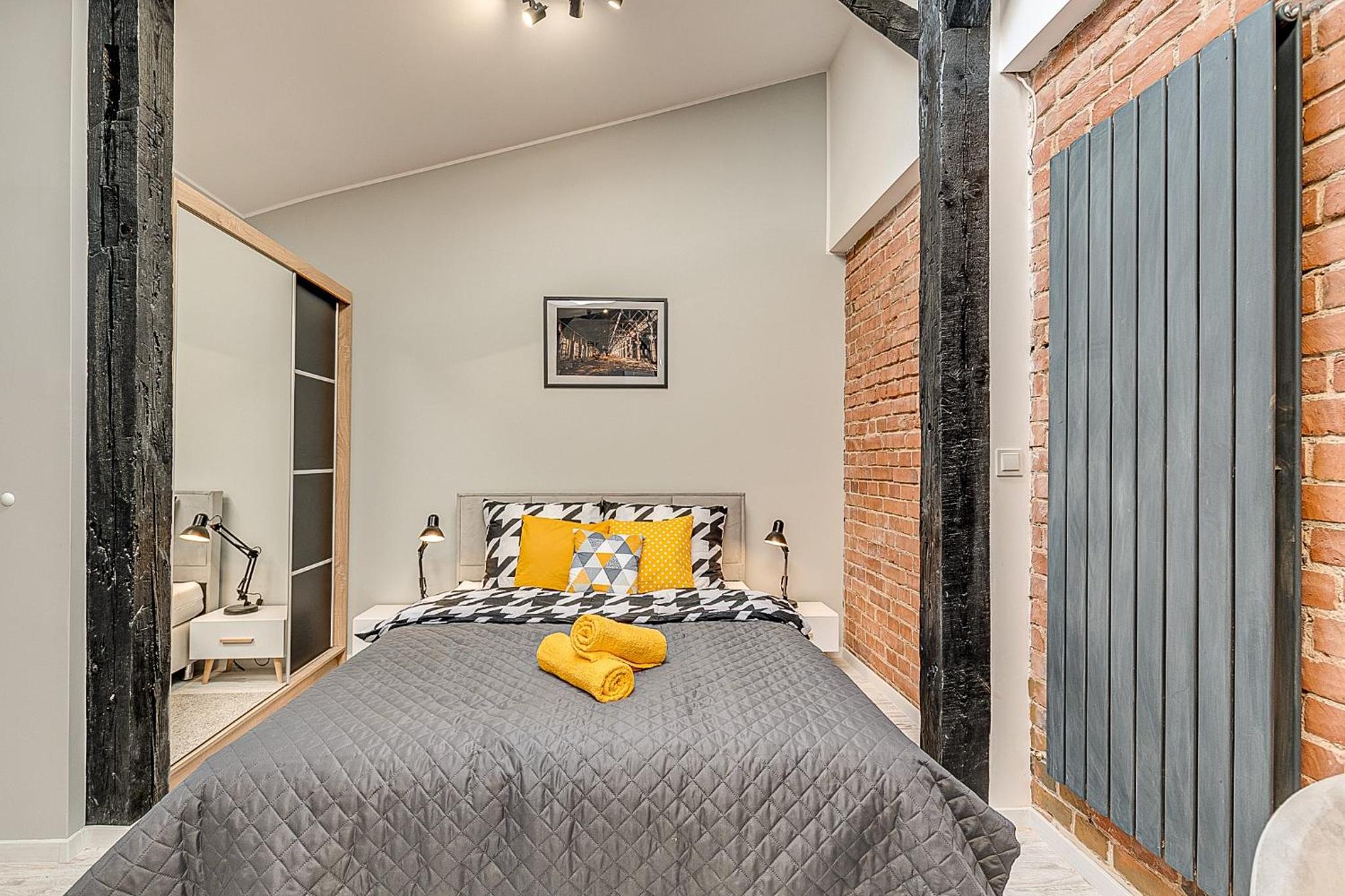 Studio Apartment - Photo 1