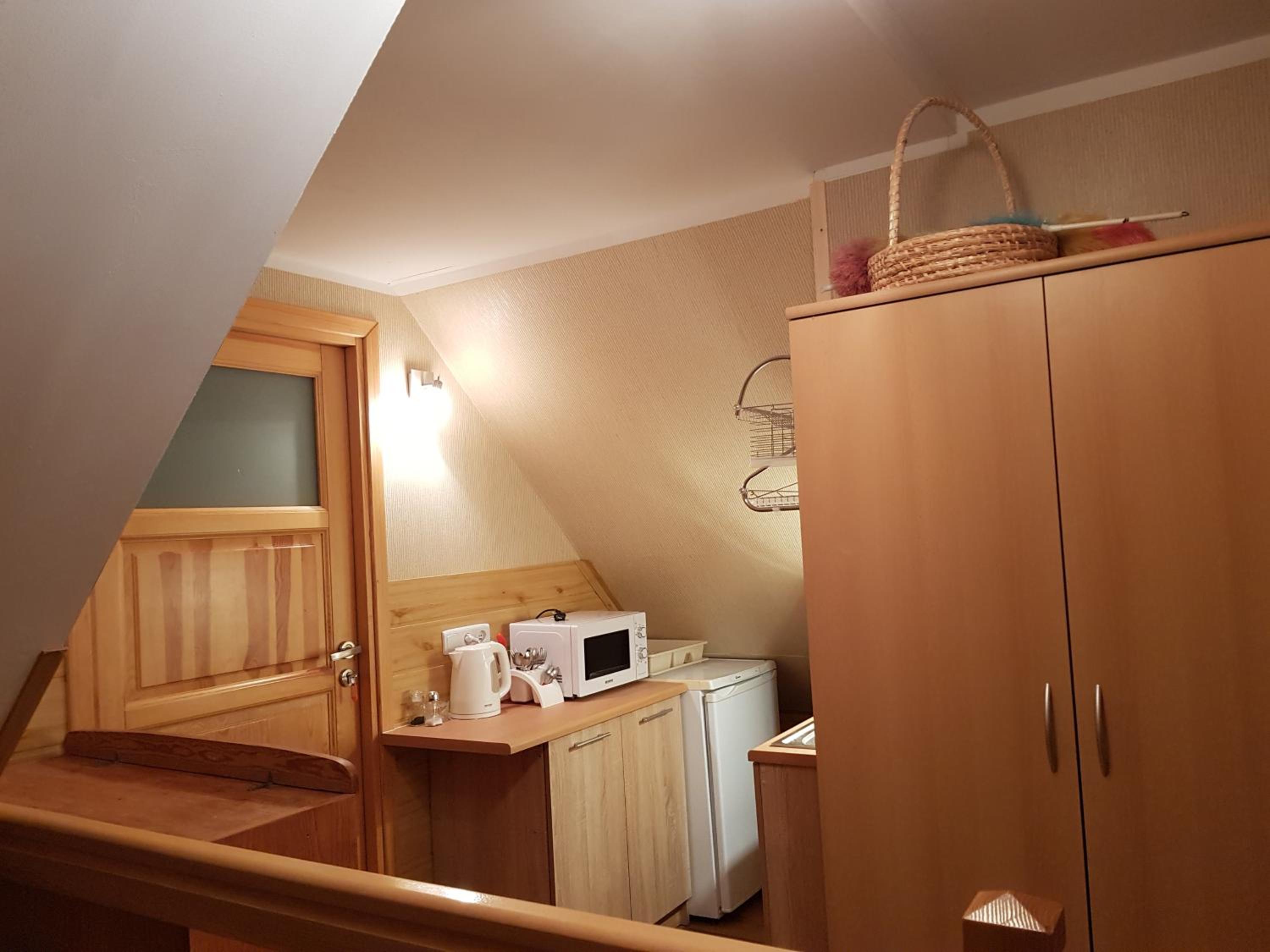 Double or Twin Room with Private Bathroom - Photo 2