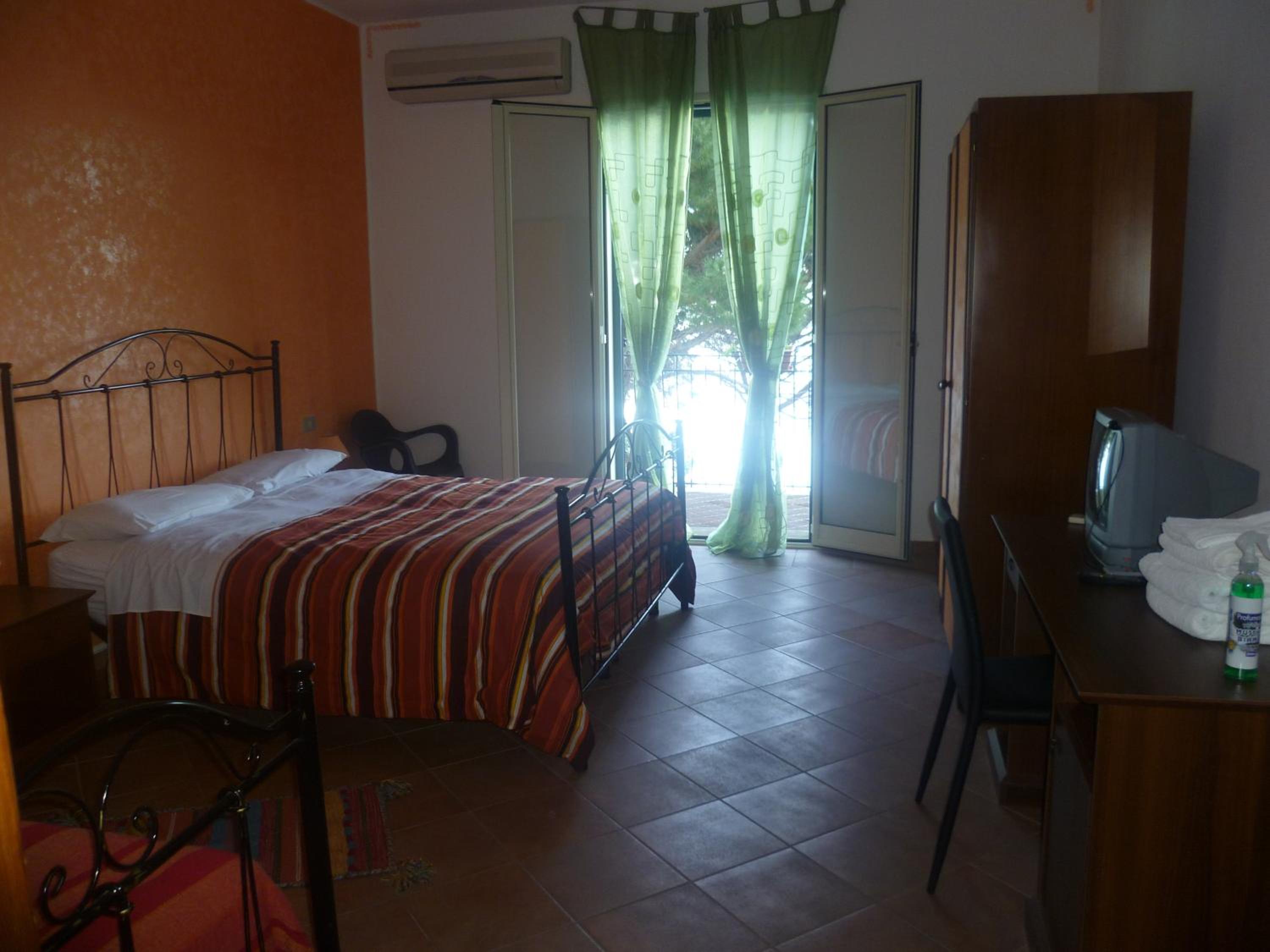 Double Room with Balcony and Sea View photo 3