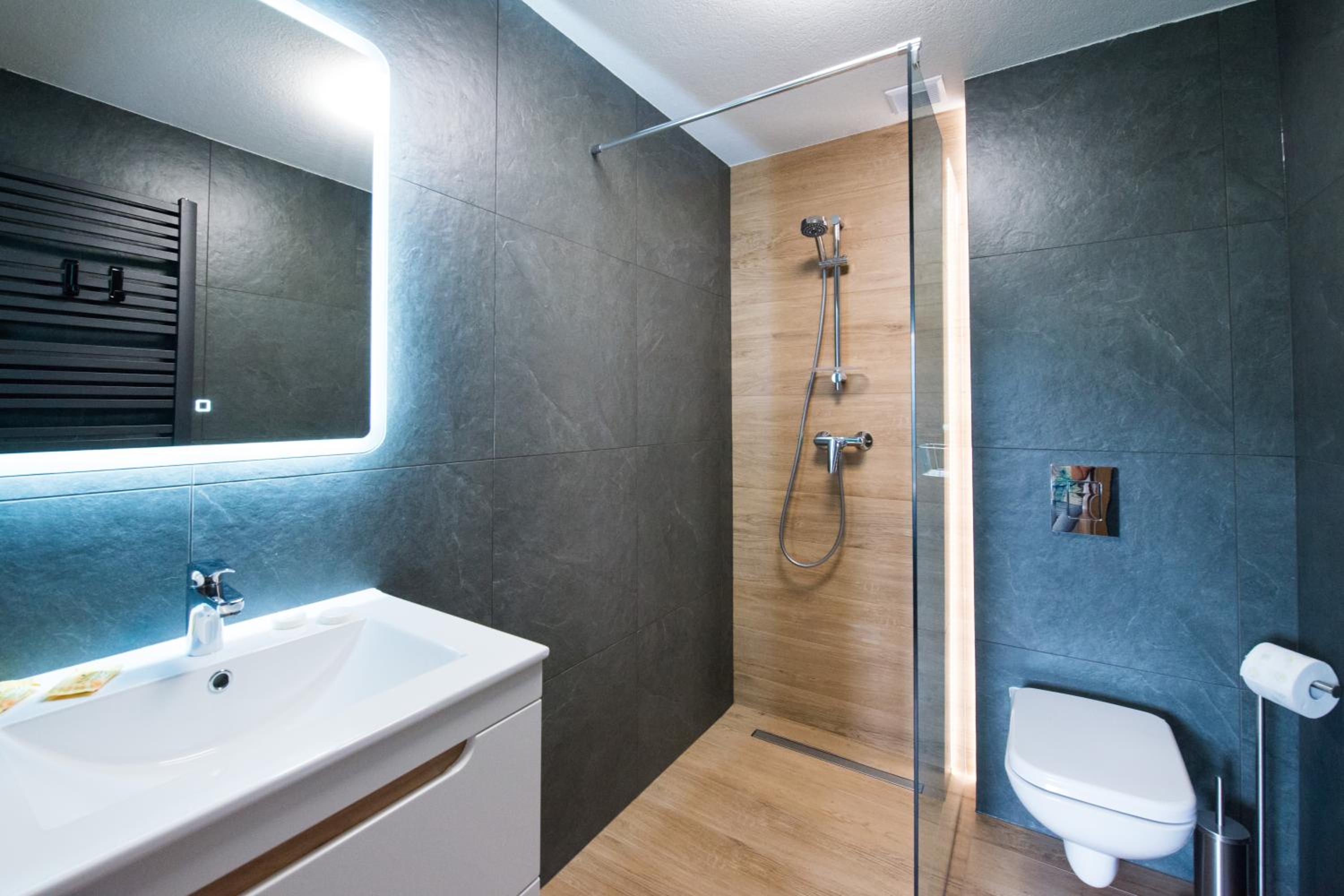 One-Bedroom Apartment - Photo 16