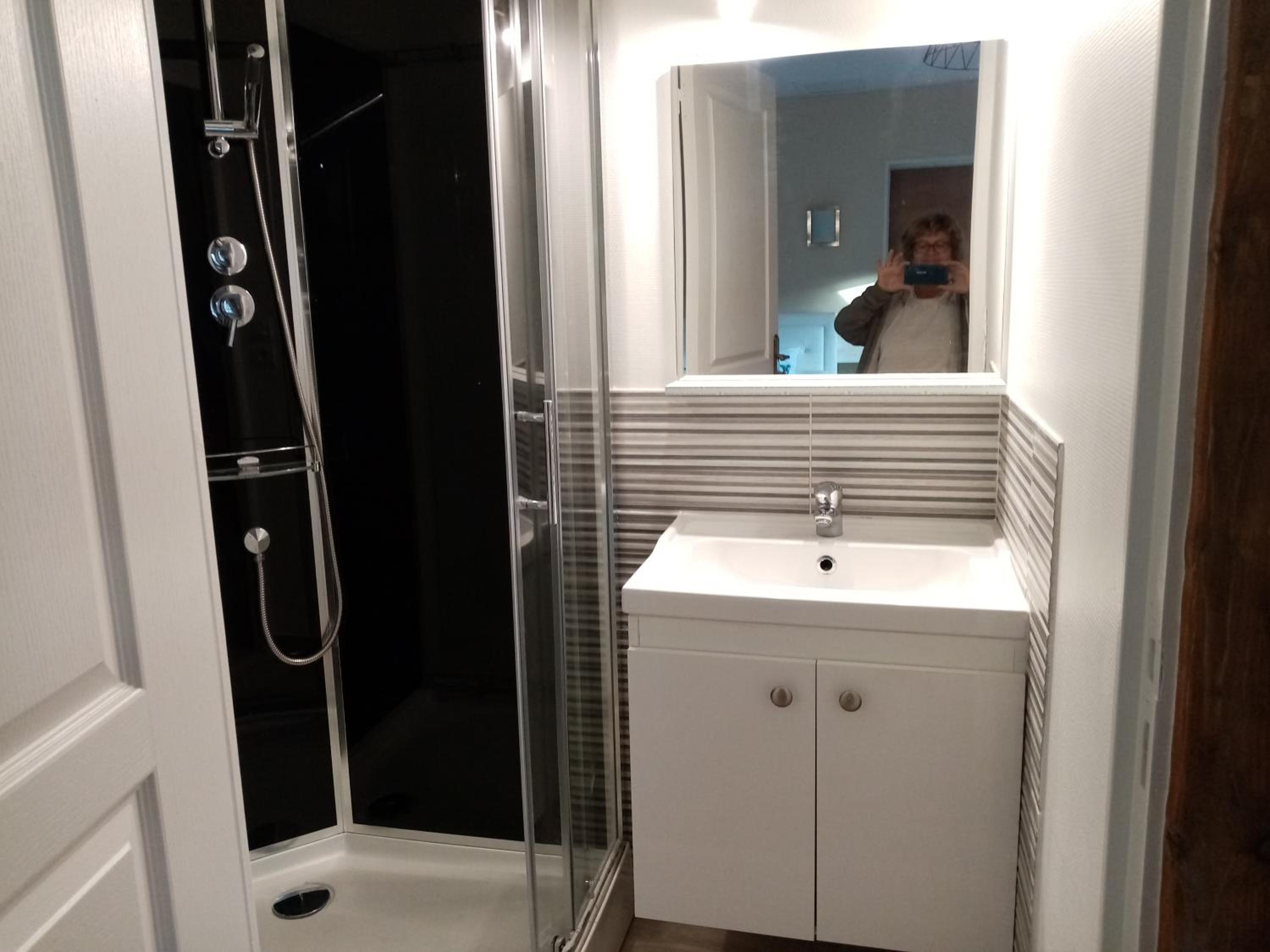 Deluxe Double Room (2 Adults + 1 Child) photo 3