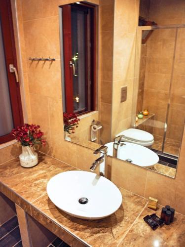 Suite - Photo 9