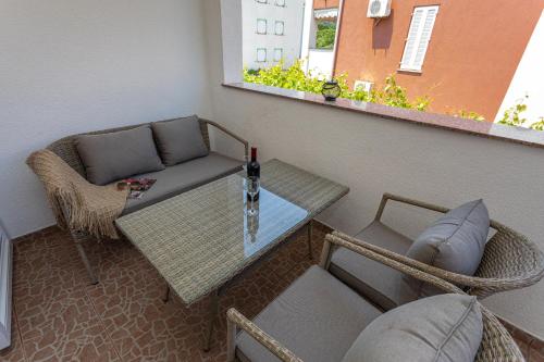 One-Bedroom Apartment with Balcony photo 3